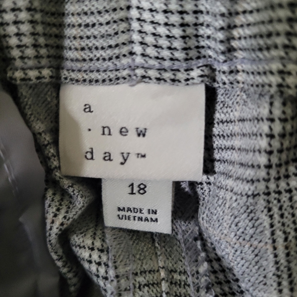 A New Day Women's Gray Plaid Pleated Belted Office Dress Pants Plus Size 18 NWT - Picture 9 of 11